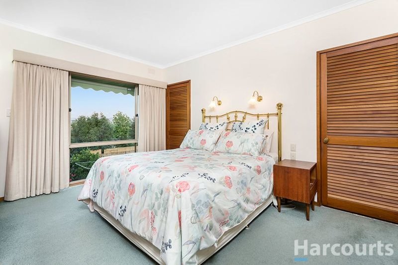 Photo - 13 Stirling Crescent, Glen Waverley VIC 3150 - Image 8