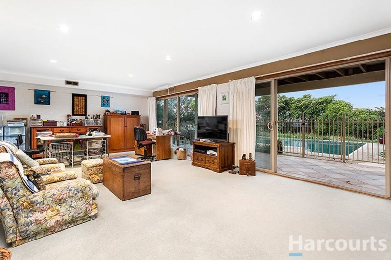 Photo - 13 Stirling Crescent, Glen Waverley VIC 3150 - Image 10