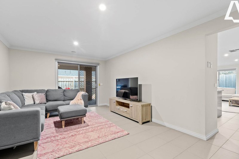 Photo - 13 Stockhaven Circuit, Langwarrin VIC 3910 - Image 9