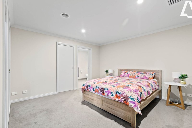 Photo - 13 Stockhaven Circuit, Langwarrin VIC 3910 - Image 10