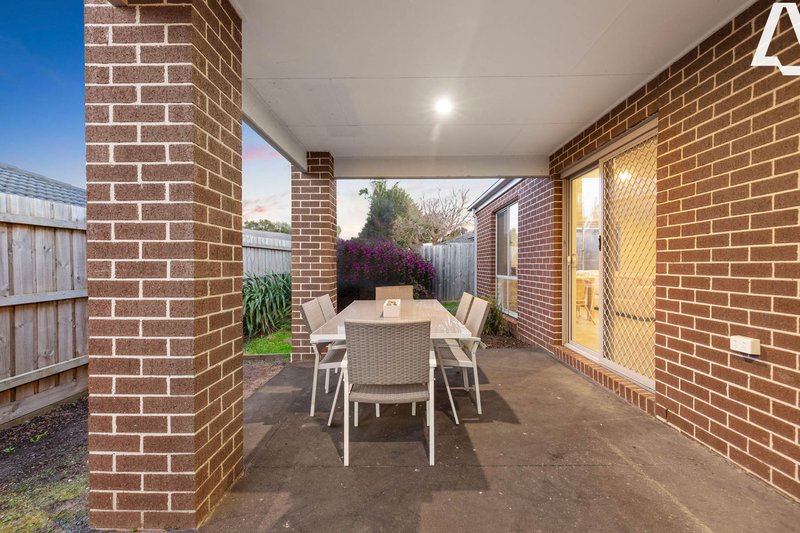 Photo - 13 Stockhaven Circuit, Langwarrin VIC 3910 - Image 17