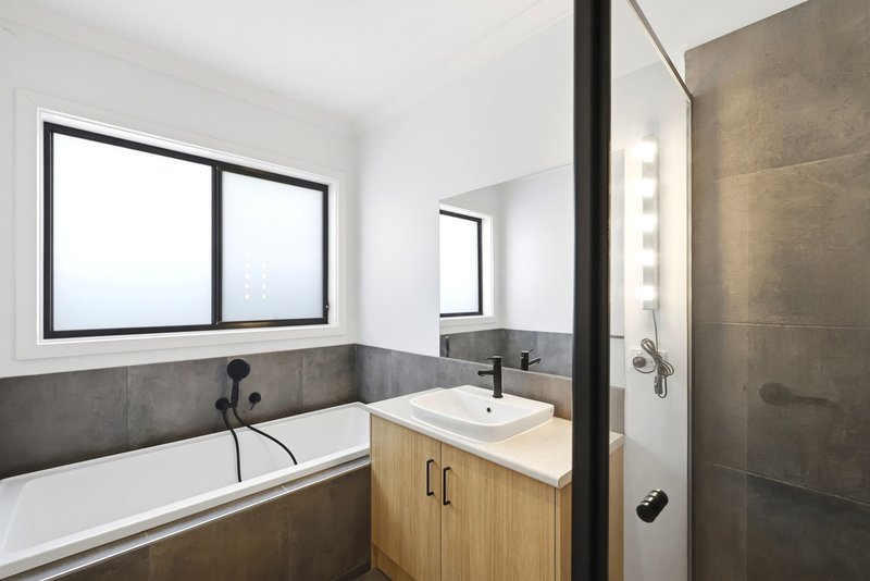 Photo - 13 Sublime Point Road, Bacchus Marsh VIC 3340 - Image 7