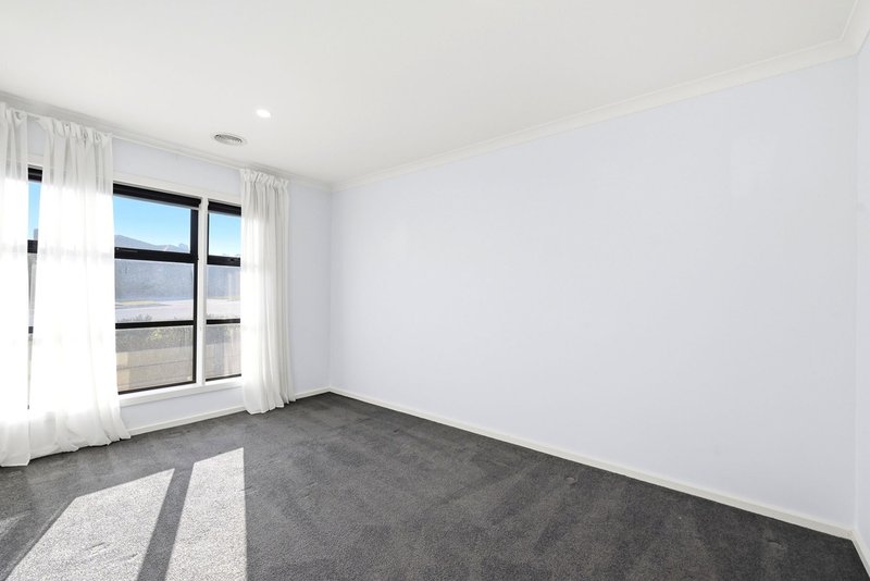 Photo - 13 Sublime Point Road, Bacchus Marsh VIC 3340 - Image 10