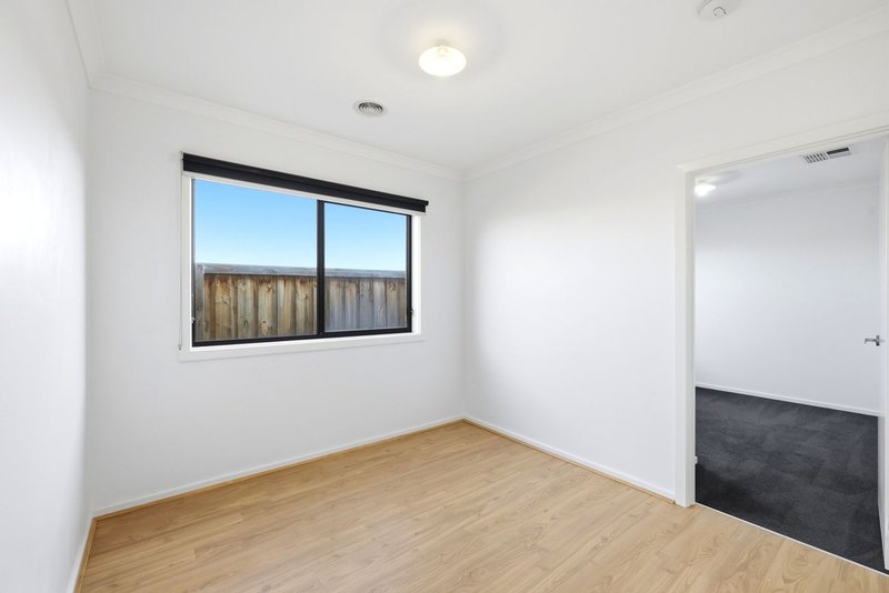Photo - 13 Sublime Point Road, Bacchus Marsh VIC 3340 - Image 14