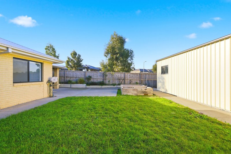 Photo - 13 Sublime Point Road, Bacchus Marsh VIC 3340 - Image 16