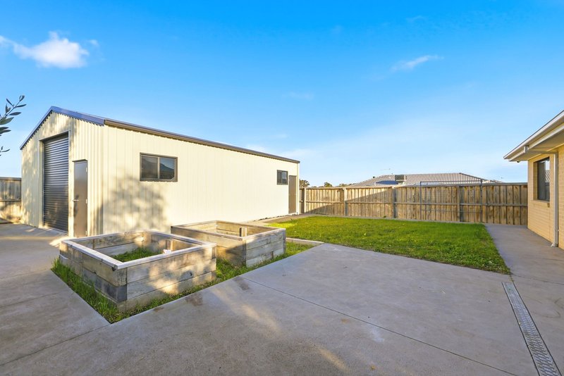 Photo - 13 Sublime Point Road, Bacchus Marsh VIC 3340 - Image 17