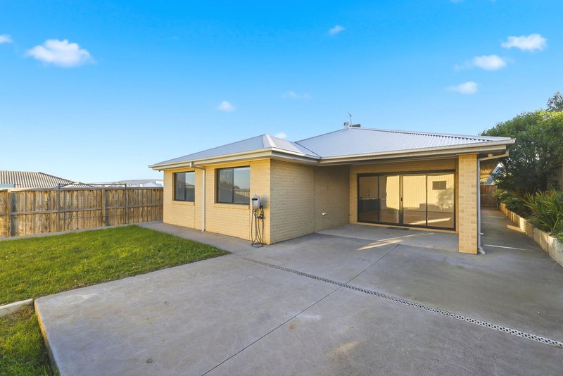 Photo - 13 Sublime Point Road, Bacchus Marsh VIC 3340 - Image 18