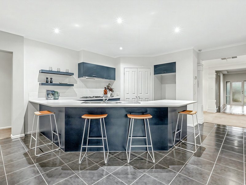 Photo - 13 Sunhill Way, Berwick VIC 3806 - Image 4