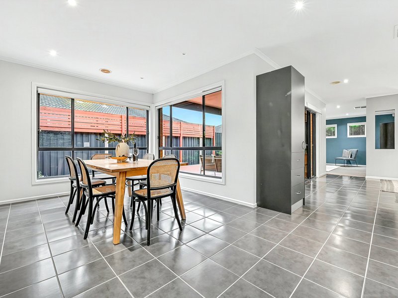 Photo - 13 Sunhill Way, Berwick VIC 3806 - Image 6
