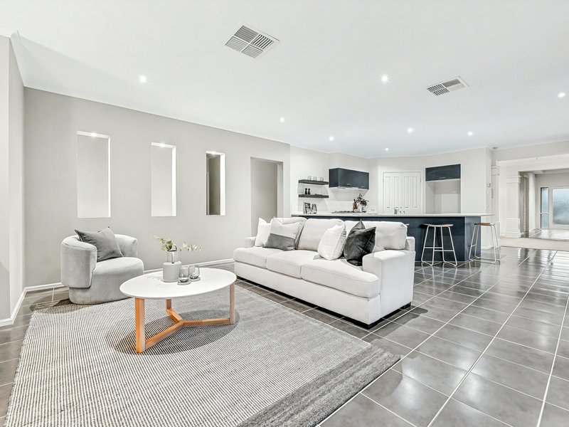 Photo - 13 Sunhill Way, Berwick VIC 3806 - Image 7
