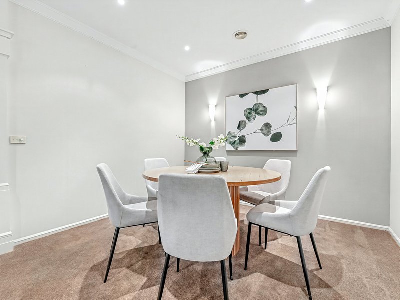 Photo - 13 Sunhill Way, Berwick VIC 3806 - Image 8
