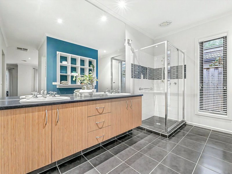 Photo - 13 Sunhill Way, Berwick VIC 3806 - Image 11