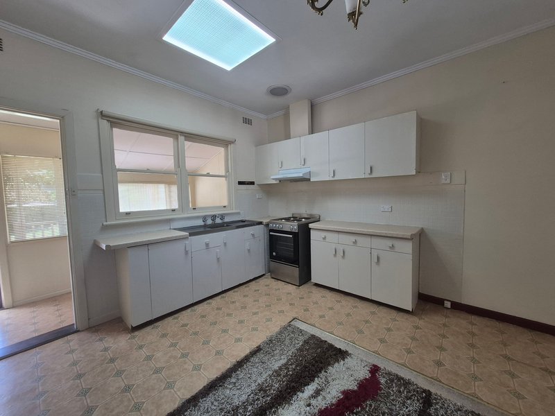 Photo - 13 Sussex Street, Blackburn North VIC 3130 - Image 4