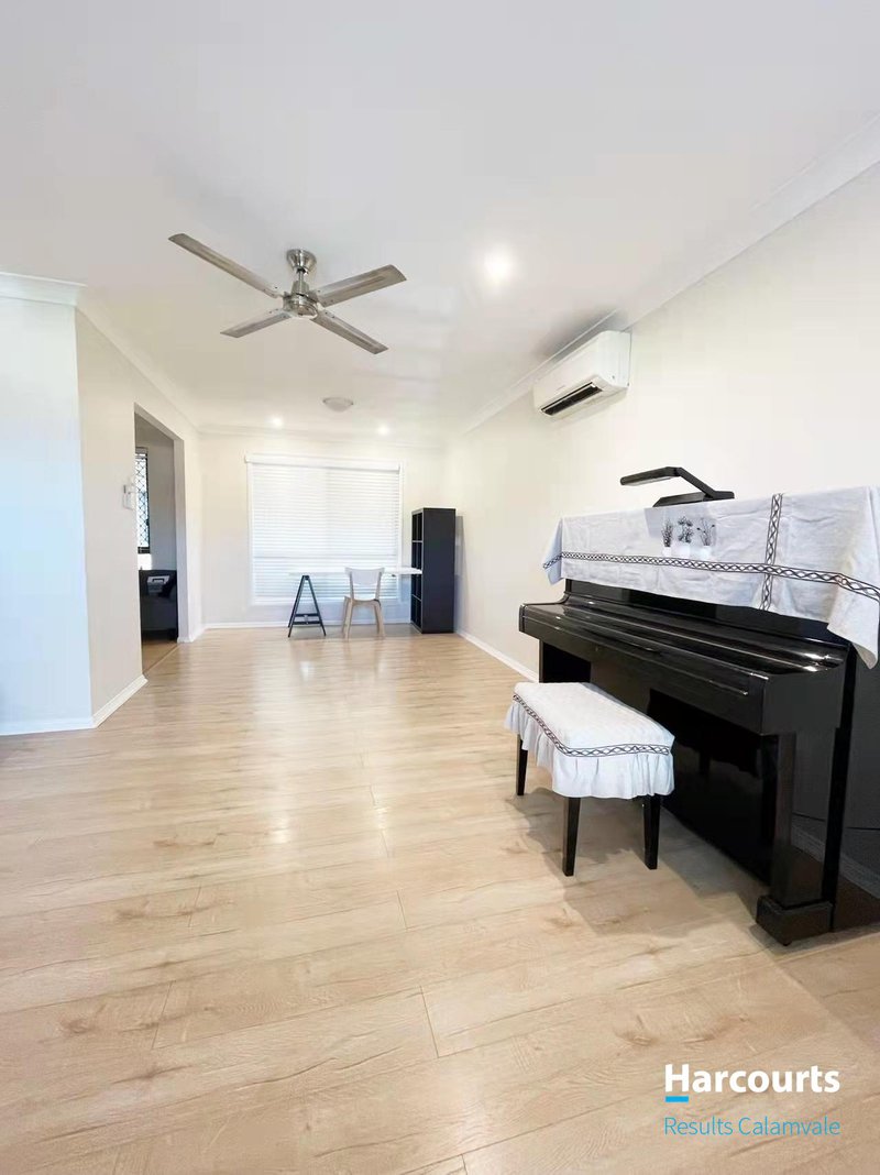 Photo - 13 Swanbrook Place, Parkinson QLD 4115 - Image 3