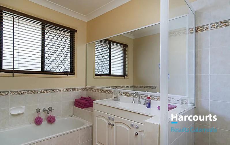 Photo - 13 Swanbrook Place, Parkinson QLD 4115 - Image 6