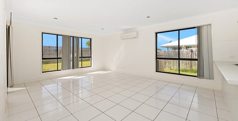Photo - 13 Sylvana Avenue, Gracemere QLD 4702 - Image 3
