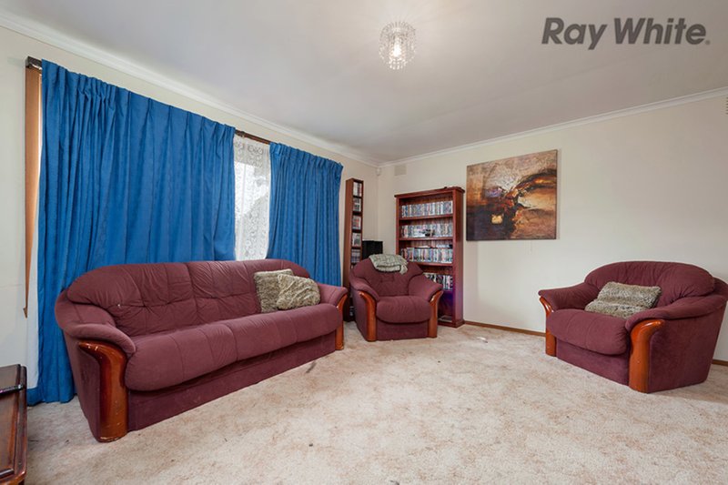 Photo - 13 Syme Street, St Albans VIC 3021 - Image 3