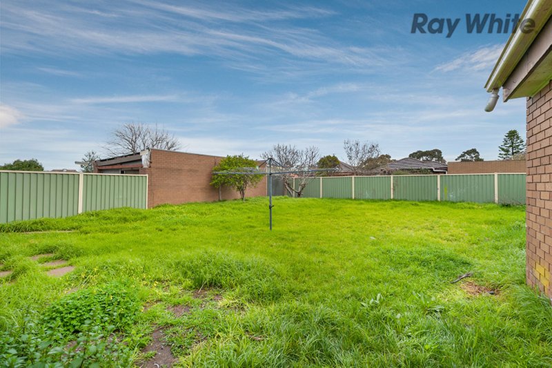 Photo - 13 Syme Street, St Albans VIC 3021 - Image 7