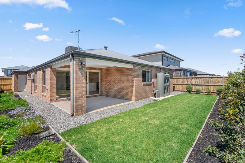 Photo - 13 Taradale Crescent, Fraser Rise VIC 3336 - Image 12