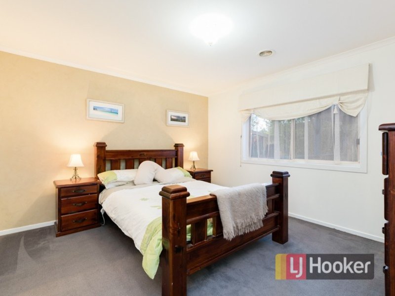 Photo - 13 Teal Place, Pakenham VIC 3810 - Image 9