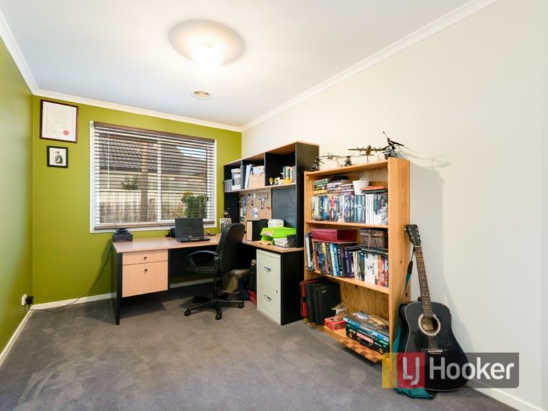 Photo - 13 Teal Place, Pakenham VIC 3810 - Image 10