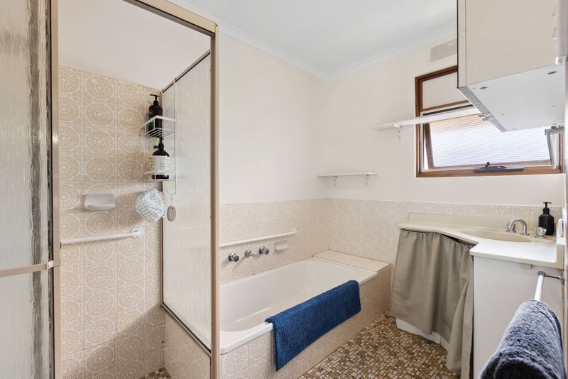 Photo - 13 Telford Crescent, Modbury Heights SA 5092 - Image 11