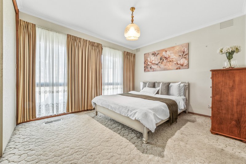 Photo - 13 Telopea Place, Burwood East VIC 3151 - Image 4
