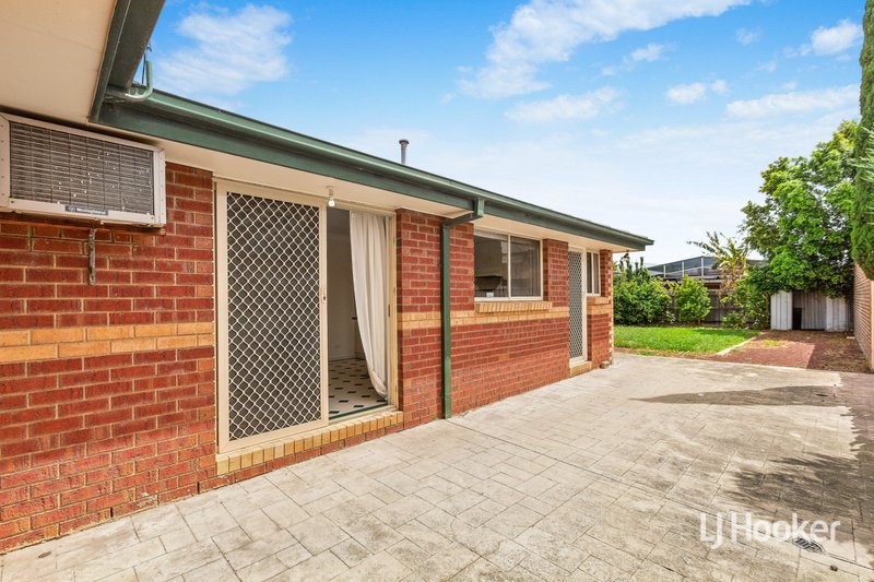 Photo - 13 Tomkin Court, Altona Meadows VIC 3028 - Image 10