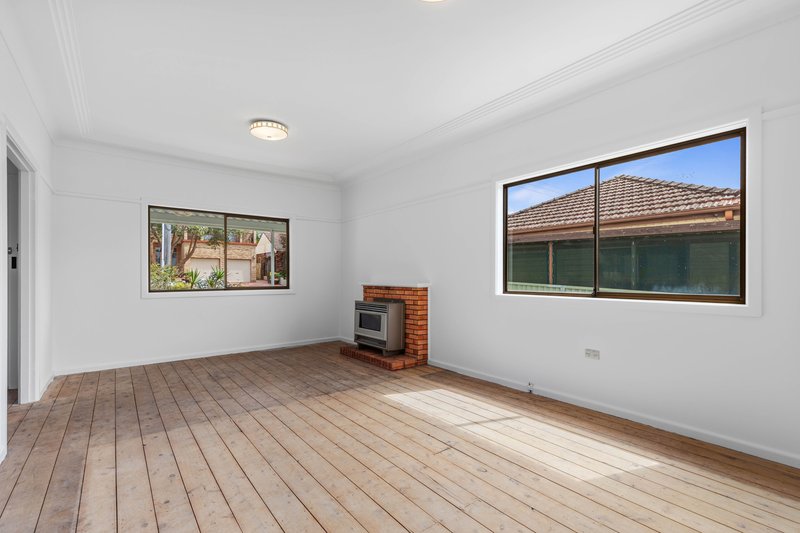 Photo - 13 Tonitto Avenue, Peakhurst NSW 2210 - Image 4