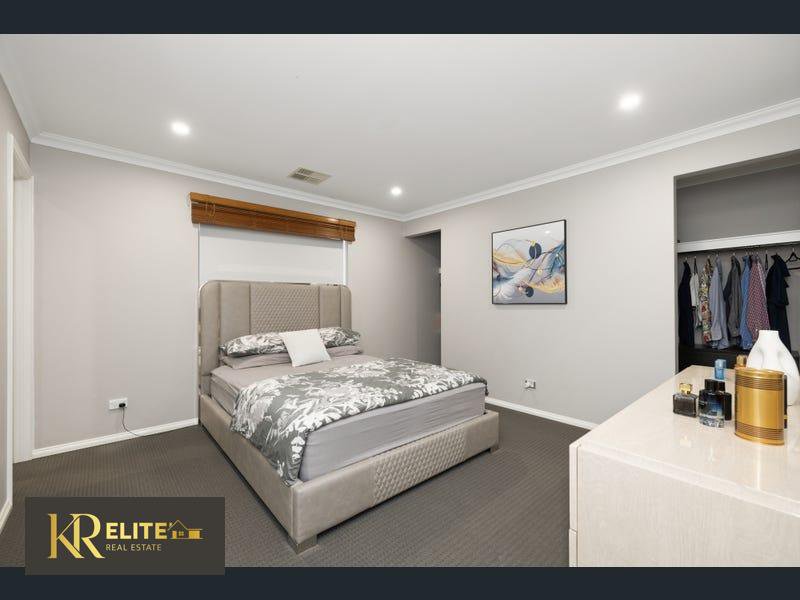 Photo - 13 Topiary Avenue, Piara Waters WA 6112 - Image 2