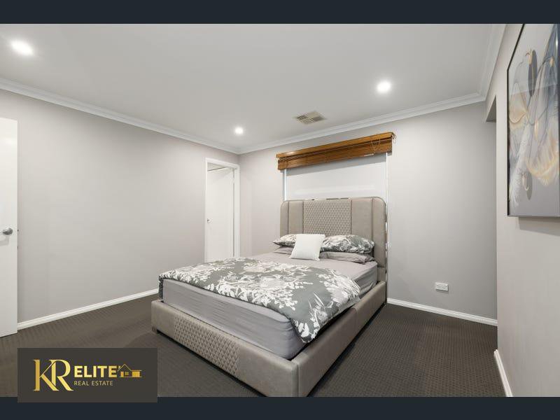 Photo - 13 Topiary Avenue, Piara Waters WA 6112 - Image 3