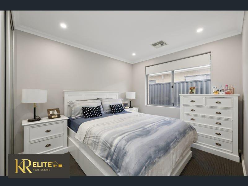 Photo - 13 Topiary Avenue, Piara Waters WA 6112 - Image 6