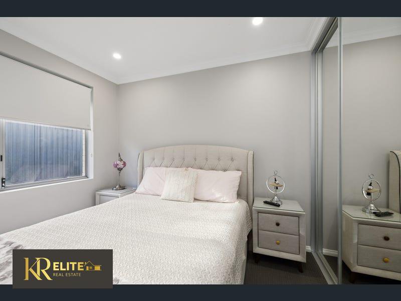 Photo - 13 Topiary Avenue, Piara Waters WA 6112 - Image 9