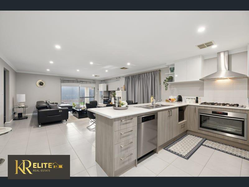 Photo - 13 Topiary Avenue, Piara Waters WA 6112 - Image 18