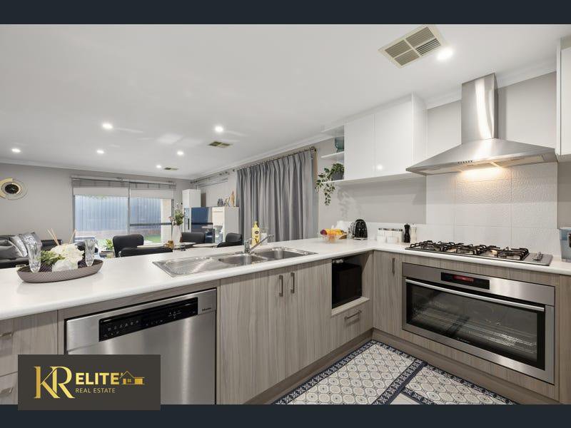 Photo - 13 Topiary Avenue, Piara Waters WA 6112 - Image 20