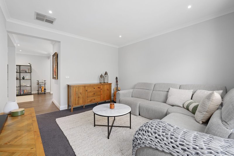 Photo - 13 Topper Street, Werribee VIC 3030 - Image 10