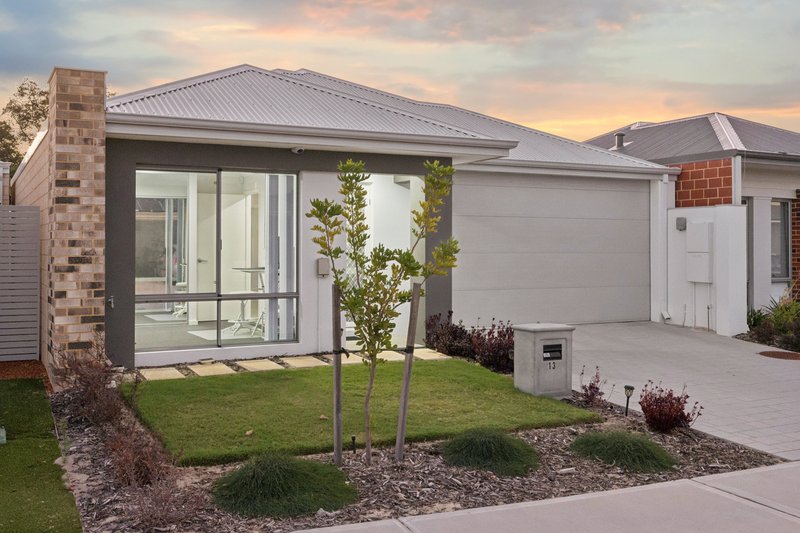 Photo - 13 Tremblant Drive, Brabham WA 6055 - Image 2