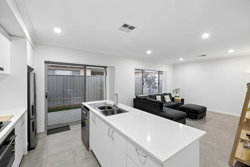 Photo - 13 Tremblant Drive, Brabham WA 6055 - Image 5