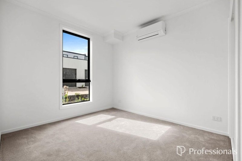 Photo - 13 Tucana Place, Wollert VIC 3750 - Image 5
