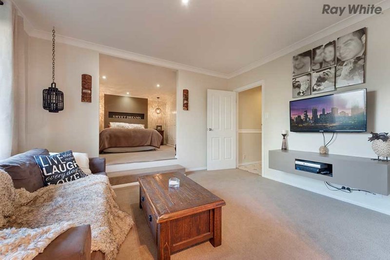 Photo - 13 Turfan Close, Keilor Downs VIC 3038 - Image 15