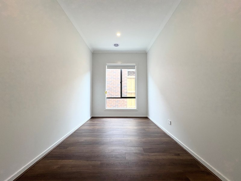 Photo - 13 Twyford Street, Mickleham VIC 3064 - Image 4