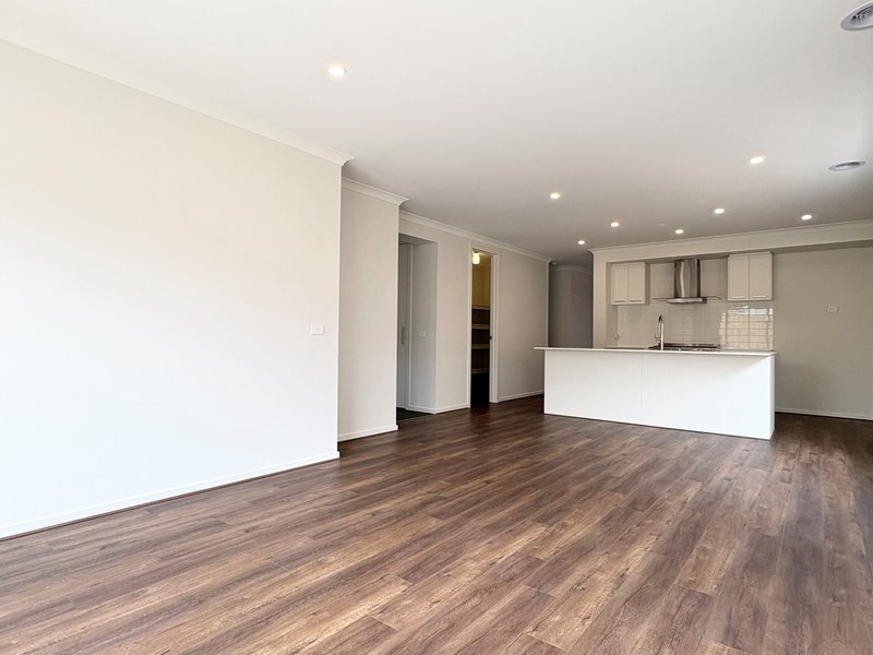 Photo - 13 Twyford Street, Mickleham VIC 3064 - Image 7
