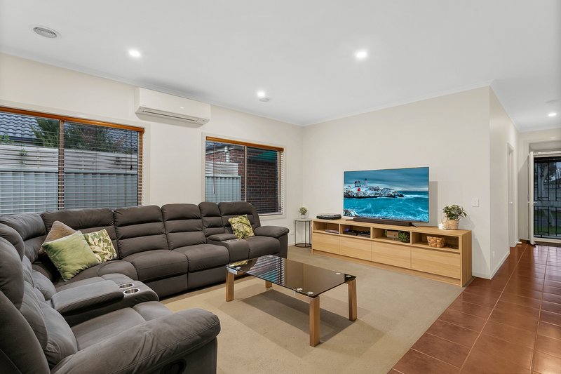 Photo - 13 Tyrell Place, Pakenham VIC 3810 - Image 3