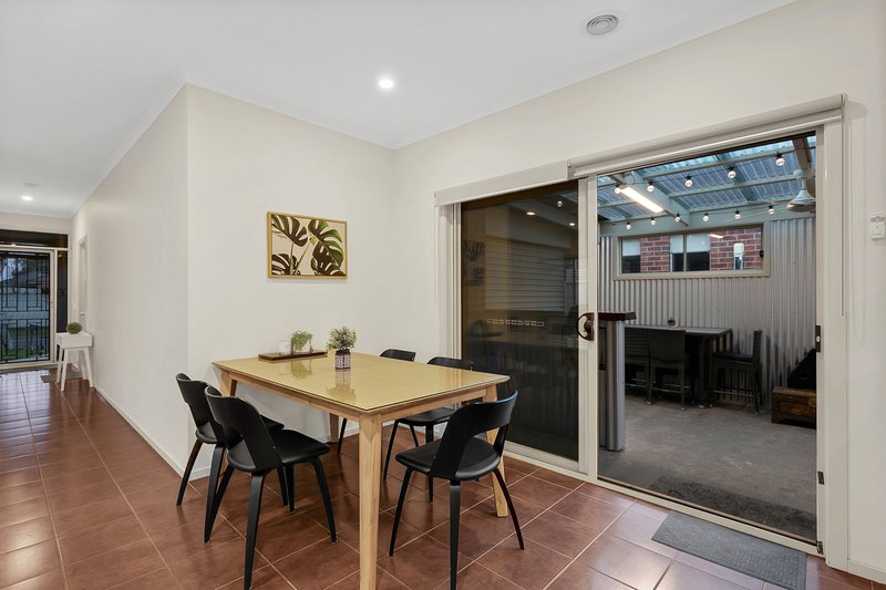 Photo - 13 Tyrell Place, Pakenham VIC 3810 - Image 6