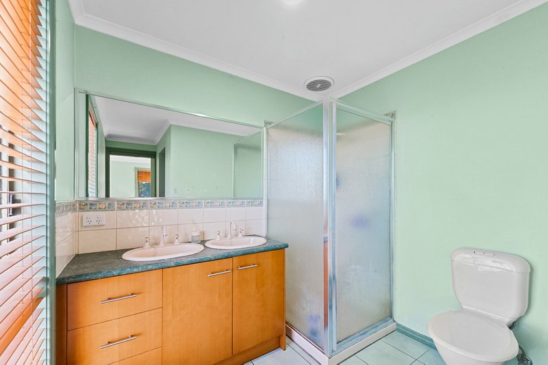 Photo - 13 Tyrell Walk, Caroline Springs VIC 3023 - Image 7