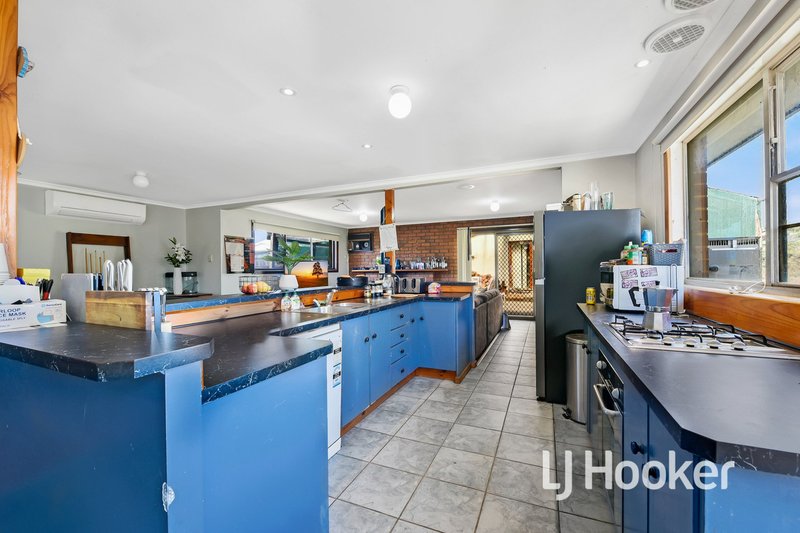 Photo - 13 Valepark Crescent, Cranbourne VIC 3977 - Image 3