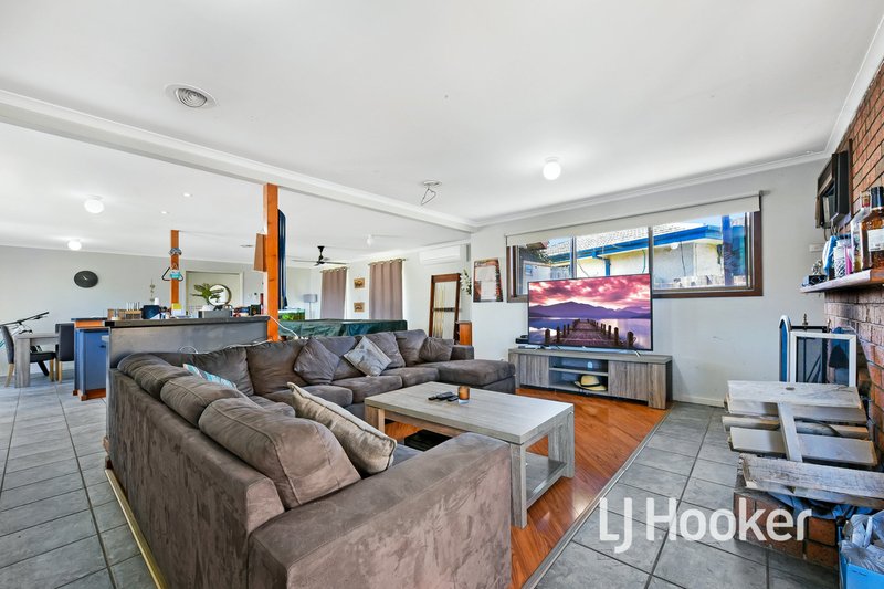 Photo - 13 Valepark Crescent, Cranbourne VIC 3977 - Image 4