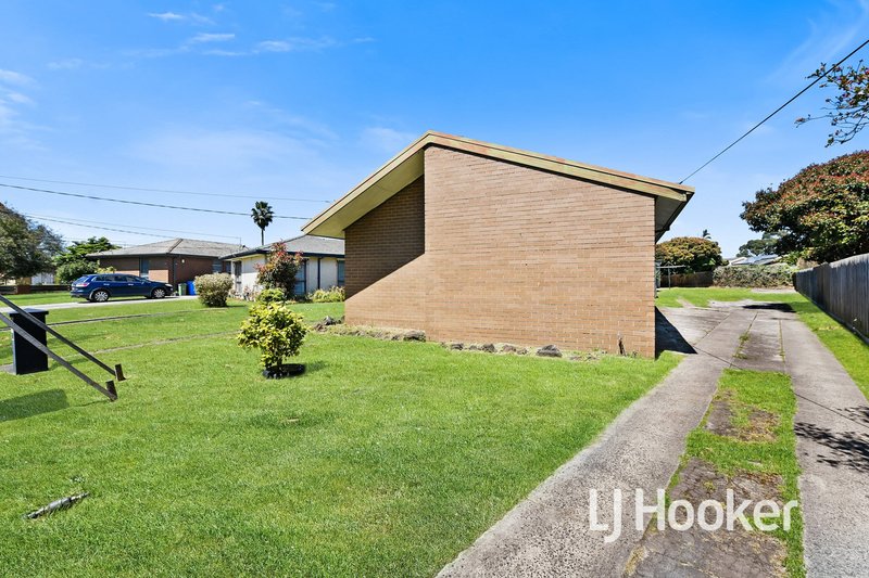 Photo - 13 Valepark Crescent, Cranbourne VIC 3977 - Image 5