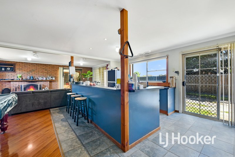 Photo - 13 Valepark Crescent, Cranbourne VIC 3977 - Image 6