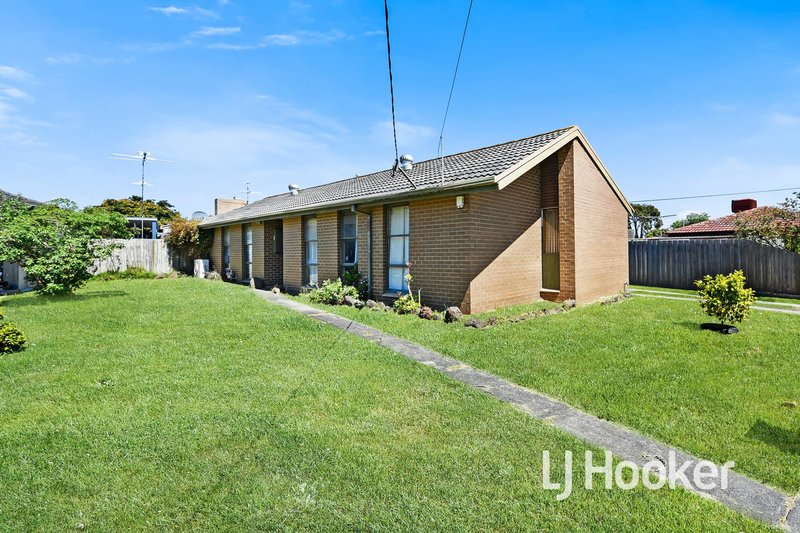 Photo - 13 Valepark Crescent, Cranbourne VIC 3977 - Image 10